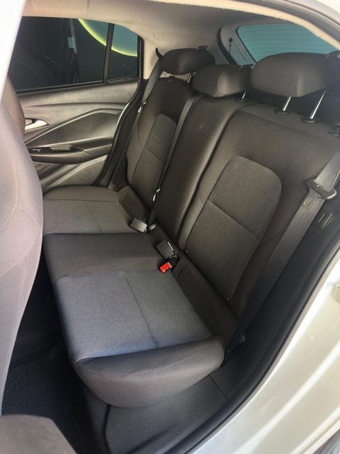 Foto 3 do Chevrolet Onix 2025 enviada pela IA no WhatsApp